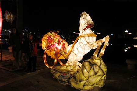 Rất nhiều đèn lồng tạo hình ngựa trong lễ hội đèn lồng Tết Giáp Ngọ