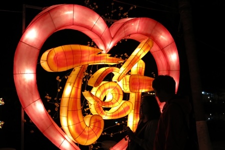 Đèn lồng Tết lung linh sắc xuân