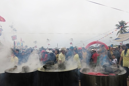 Bắp được chuẩn bị đủ để phục vụ miễn phí cho khoảng 10.000 lượt khách