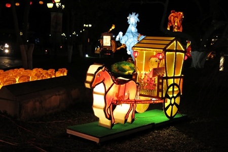 Rất nhiều đèn lồng tạo hình ngựa trong lễ hội đèn lồng Tết Giáp Ngọ