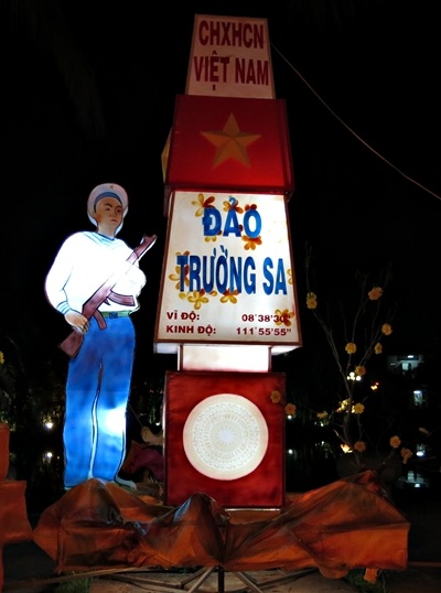 Đèn lồng biểu tượng chủ quyền biển đảo Việt Nam