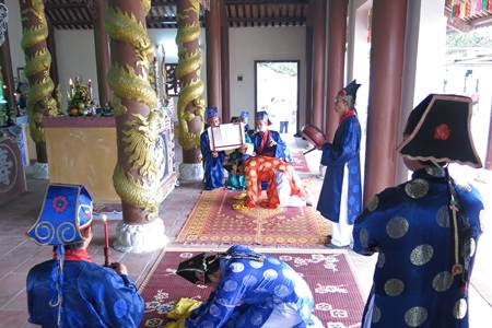 Các lễ chính gồm lễ vọng và lễ cầu an