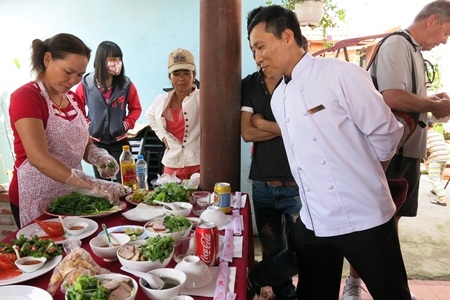 Bánh xèo, tam hữu là hai món ngon có tiếng ở làng Trà Quế