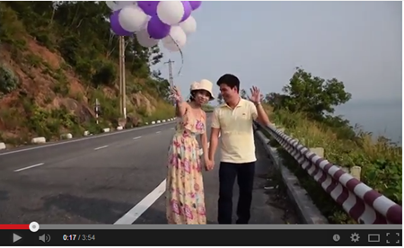 Quốc tế hạnh phúc, lắc lư với “Happy in Danang, Vietnam” - 1 Quốc tế hạnh phúc, lắc lư với “Happy in Danang, Vietnam”