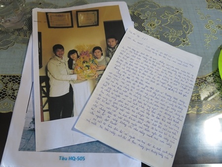 Giờ chào cờ đầu tuần lễ kỷ niệm 83 năm ngày thành lập Đoàn ở trường THPT Hoàng Hoa Thám (Đà Nẵng).