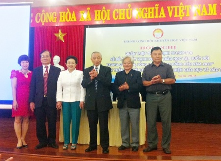 Chủ tịch Trung ương Hội Khuyến học Việt Nam Nguyễn Mạnh Cầm phát biểu khai mạc Hội nghị.