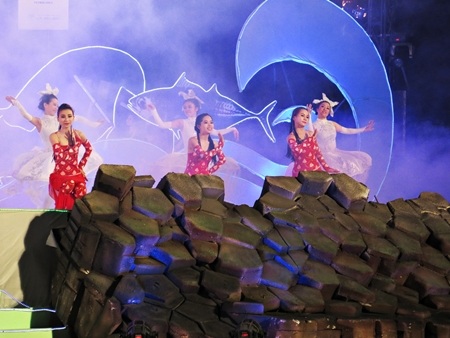 Phú Yên có nhiều điểm đến hấp dẫn; trong đó, phải kể đến gành Đá Đĩa