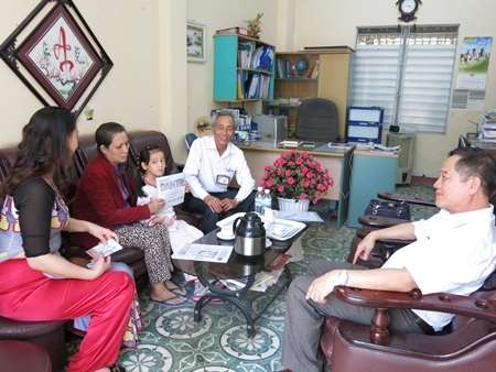 Trao hơn 117 triệu đồng đến cháu bé đi ngoài ra đường miệng