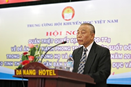 Chủ tịch Trung ương Hội Khuyến học Việt Nam Nguyễn Mạnh Cầm phát biểu khai mạc Hội nghị.