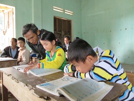 “Lớp học đặc biệt” của những thầy giáo làng
