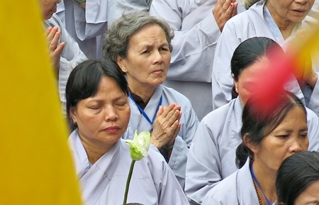 Hàng ngàn Phật tử trong và ngoài nước về lễ vía Đức Bồ Tát Quán Thế Âm