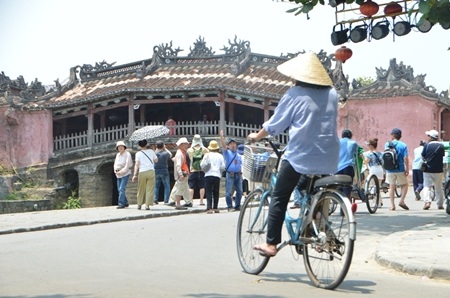 Vì sao dư luận “dậy sóng” vụ Hội An bán vé tham quan?