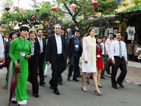 Thủ tướng Cộng hòa Bulgaria thăm phố cổ Hội An