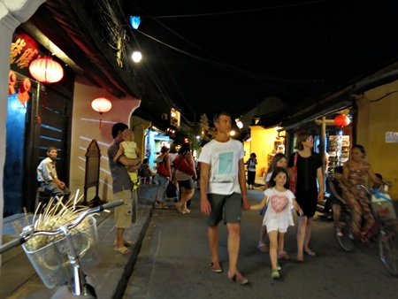 Vì sao dư luận “dậy sóng” vụ Hội An bán vé tham quan?