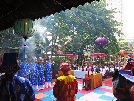 Thả chim bồ câu lễ cầu quốc thái dân an 