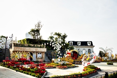 Lễ hội hoa trên đỉnh Bà Nà - 2 Có nhiều tiểu khu vườn hoa với nhiều phong cách thiết kế riêng