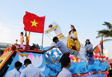 Hoạt động diễu hành xe hoa mừng lễ Phật Đản trên đường phố Đà Nẵng