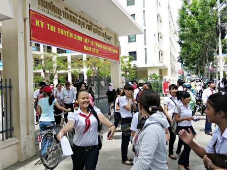 Học sinh thi vào lớp 10 tại Đà Nẵng năm 2013.