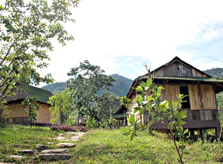 Đời sống yên bình giữa thiên nhiên kỳ vĩ ở làng du lịch Tống Cóoi 