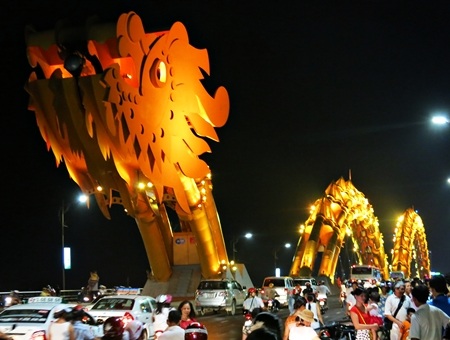 Cầu Rồng với thiết kế chiếu sáng ấn tượng vừa 