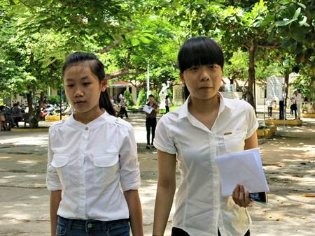 Các thí sinh vừa thi xong môn 
Địa lý tại Đà Nẵng