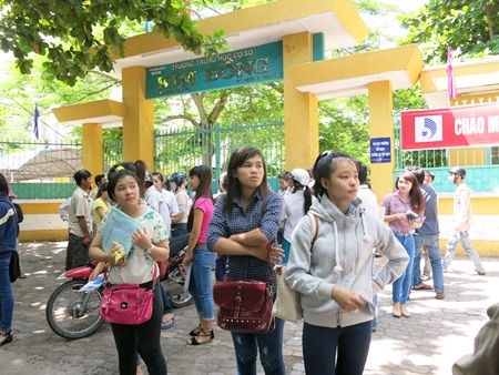 Các thí sinh vừa thi xong môn 
Địa lý tại Đà Nẵng