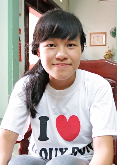 ...thì trên gương mặt cô Lan Chi, mẹ em Dương vẫn không giấu được bao lo lắng bộn bề trong lòng.