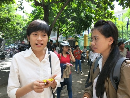 Nhiều thí sinh thi khối C tại Đà Nẵng chia sẻ hết sức bất ngờ với đề thi môn Văn (Ảnh: Khánh Hiền)