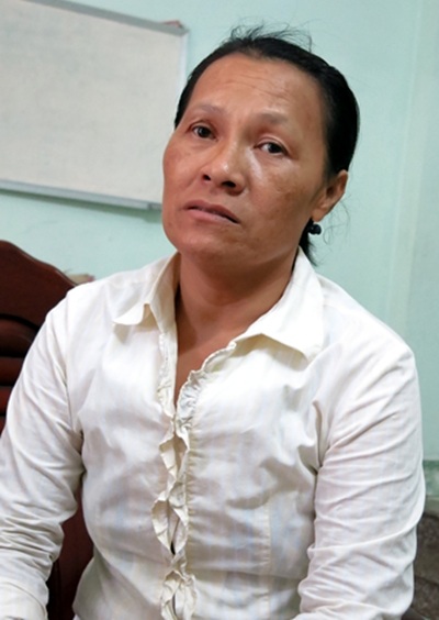 ...thì trên gương mặt cô Lan Chi, mẹ em Dương vẫn không giấu được bao lo lắng bộn bề trong lòng.