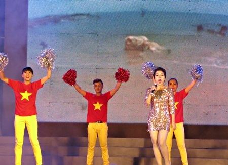 Chương trình có nhiều tiết mục biểu diễn nghệ thuật đặc sắc