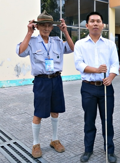 Ngoài 70 tuổi vẫn nhiệt tình tiếp sức mùa thi