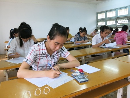 Sĩ tử đã sẵn sàng làm bài thi môn đầu tiên của kỳ thi tuyển sinh đại học đợt 2.