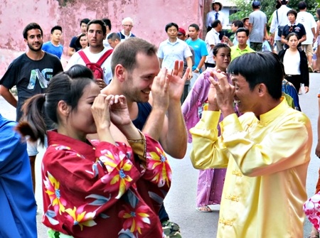 Các hoạt động của lễ hội mang tính cộng đồng thu hút đông đảo người dân và du khách  tham gia