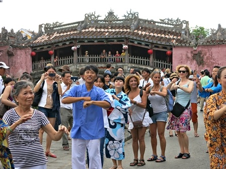 Các hoạt động của lễ hội mang tính cộng đồng thu hút đông đảo người dân và du khách  tham gia