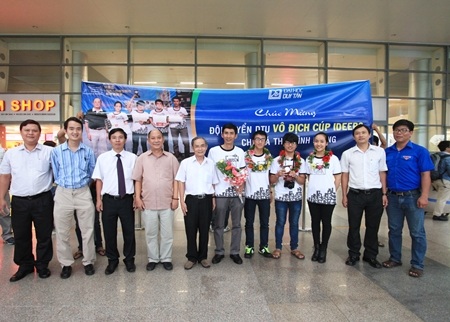 Đội sinh viên ĐH Duy Tân vừa mang cúp vô địch 