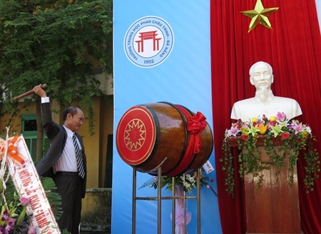 Tiếng trống khai trường ở Ŵrường THPT Phan Châu Trinh (Đà Nẵng) sáng nay 5/9.