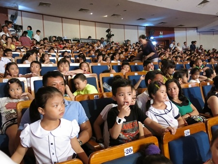 Chương trình thu hút hàng ngàn học sinh trong lứa tuổi thiếu niên, nhi đồng.