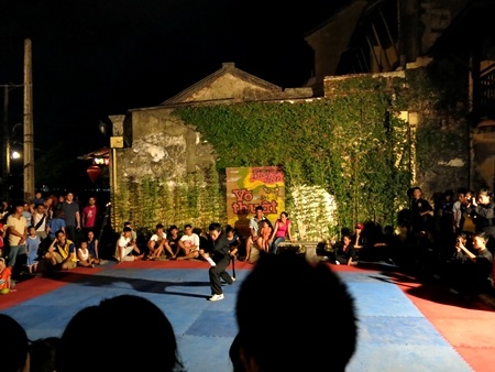 Các câu lạc bộ võ thuật biểu diễn phục vụ người dân và du khách