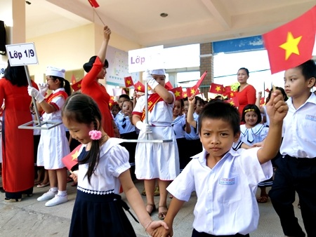 Các em học sinh lớp Một được chào đón vào trường ở trường Tiểu học Lê Lai (Đà Nẵng)