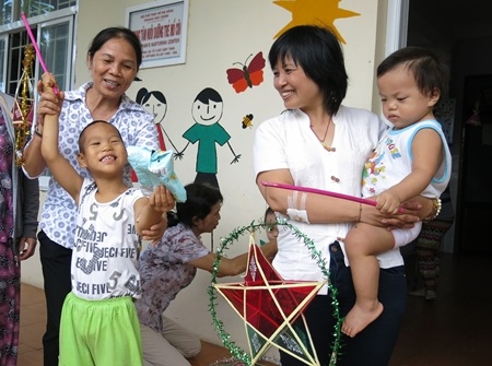 Niềm vui Tết Trung thu của các em nhỏ ở Trung tâm trẻ mồ côi Đà Nẵng