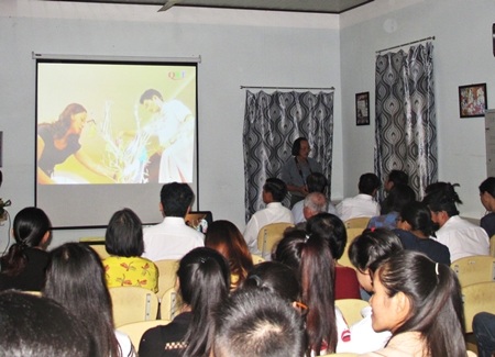 Phòng chiếu phim miễn phí của Nhóm Không gian đọc Hội An vừa chính thức ra mắt