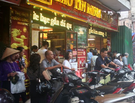 “Cò” lộng hành trên “phố vàng” - 1 “Cò” lộng hành trên “phố vàng” - 1