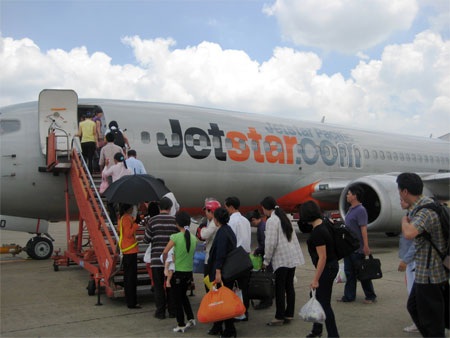 Jetstar xin lỗi vì "bỏ quên" khách hàng 13 tuổi - 1 Jetstar xin lỗi vì "bỏ quên" khách hàng 13 tuổi - 1