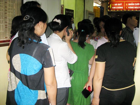 “Nghẹt thở” vì tranh mua vàng - 3 “Nghẹt thở” vì tranh mua vàng - 3