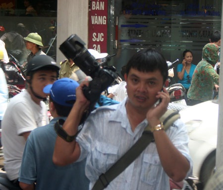 Vàng tăng giá, phóng viên thị trường toát mồ hôi - 11