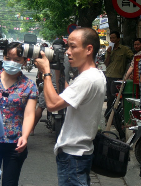 Vàng tăng giá, phóng viên thị trường toát mồ hôi - 3