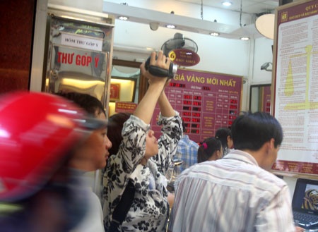 Vàng tăng giá, phóng viên thị trường toát mồ hôi - 6