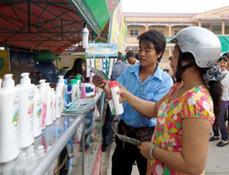 Vì sao hàng Việt "thua" hàng Trung Quốc ở nông thôn? - 1