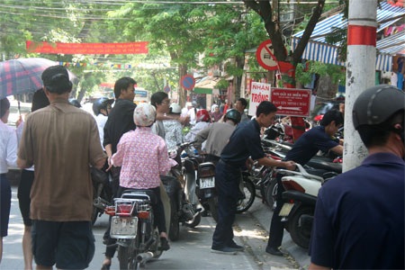 Nhà vàng bất ngờ ngừng giao dịch - 3 Nhà vàng bất ngờ ngừng giao dịch - 3