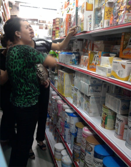 Sữa bột, sữa tươi đua nhau tăng giá - 1